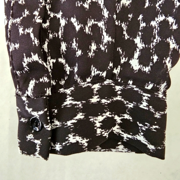 Violet + Claire top size M black white print long sleeve semi sheer lightweight - Picture 6 of 10